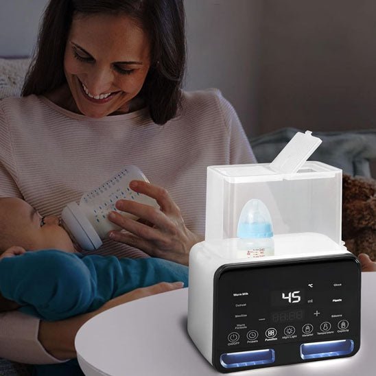 Maman souriante allaitant son bébé avec un chauffe biberon pratique et facile à utiliser