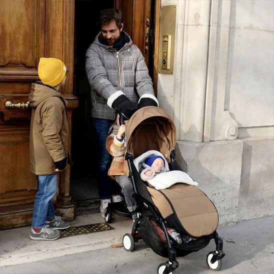 poussette-bébé-équipée-chancelière-épaisse-sécurisé-confort-absolu