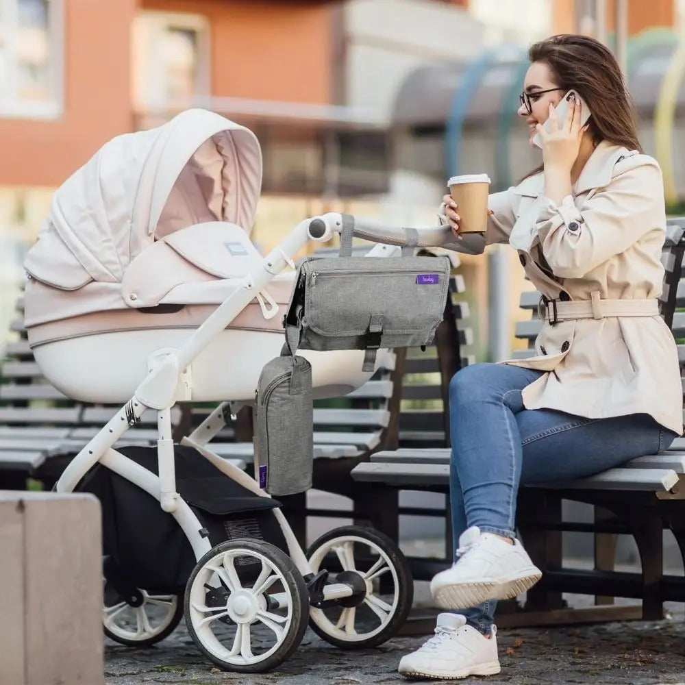 Attache facile pour poussette sur tapis à langer nomade pratique et securisé pour les sorties avec bébé