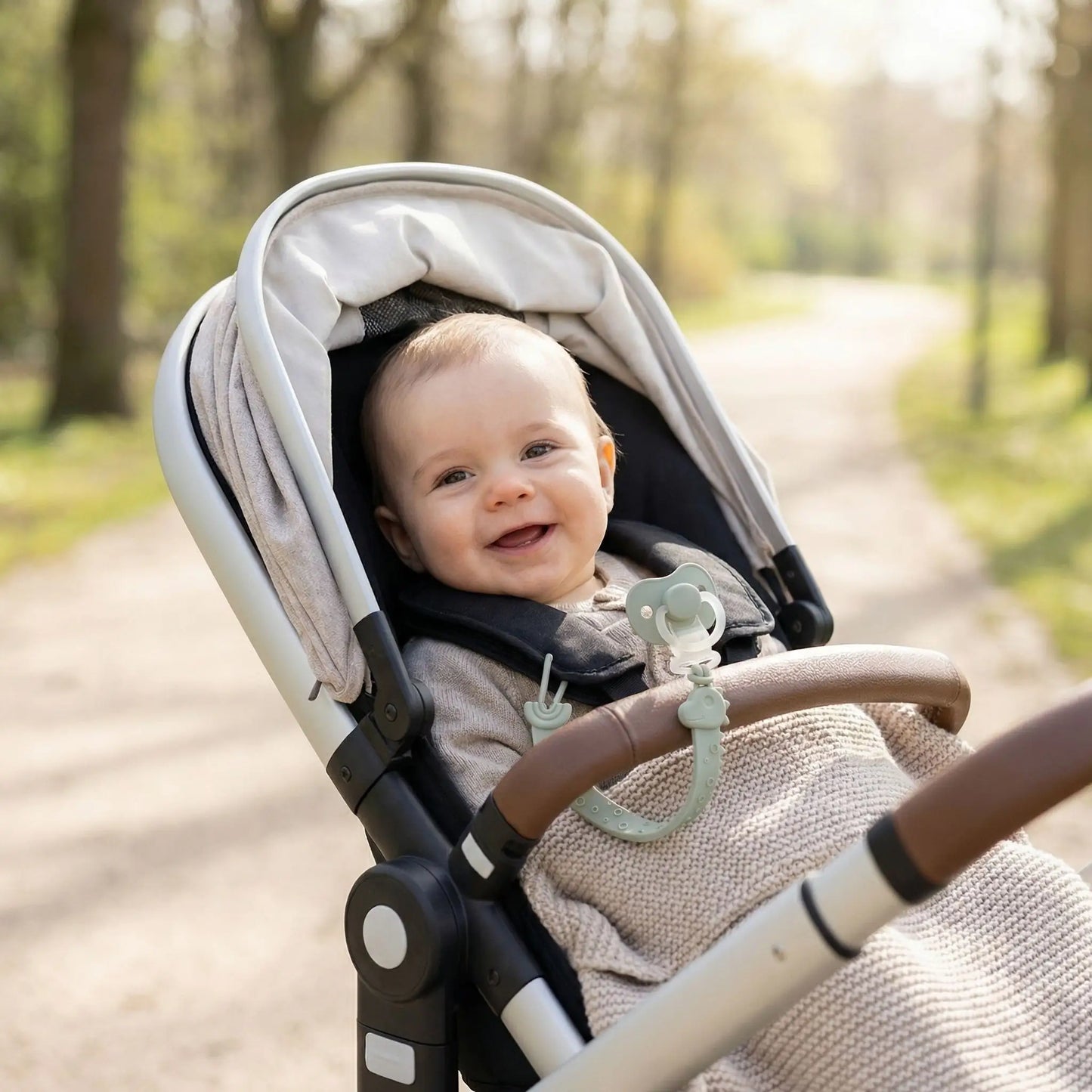 Attache tetine en silicone pour balade en poussette, sécurisée et pratique pour bébé