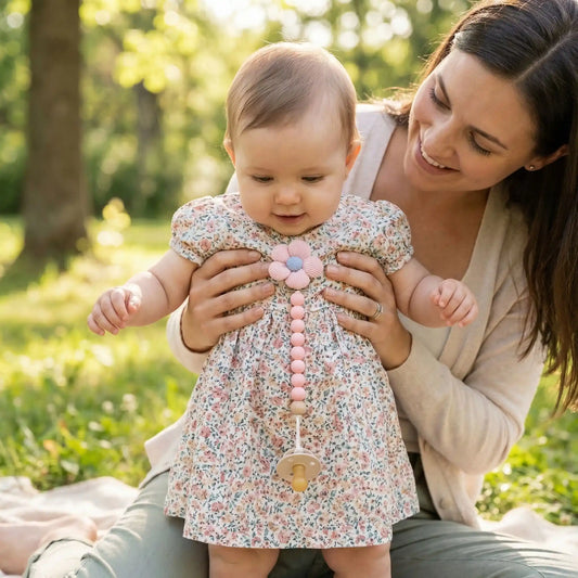 Attache tétine pratique et élégante pour bébé avec clip sécurisé et perles en silicone