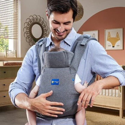 Bébé endormi grâce à porte bebe gris au design élégant, dans une chambre