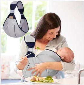 Bébé endormi dans un porte bebe ergonomique pendant que maman mange tranquillement