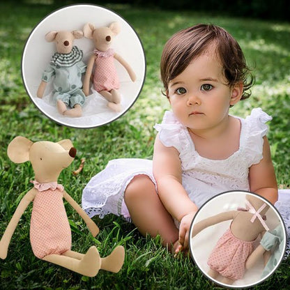 Bébé jouant avec un doudou doux de qualité supérieure, idéal pour câlins et confort