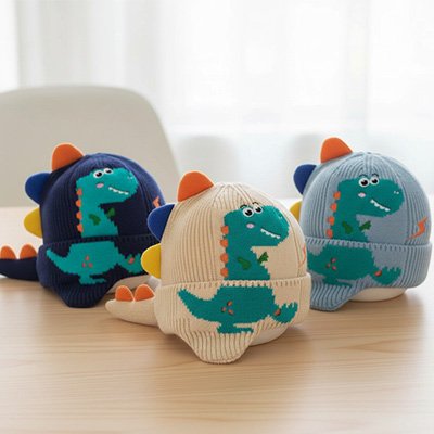 Bonnet bebe garcon bleu gris beige avec motif dinosaure 3d
