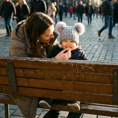 Bonnet bebe garçon gris élégant pour balade avec maman