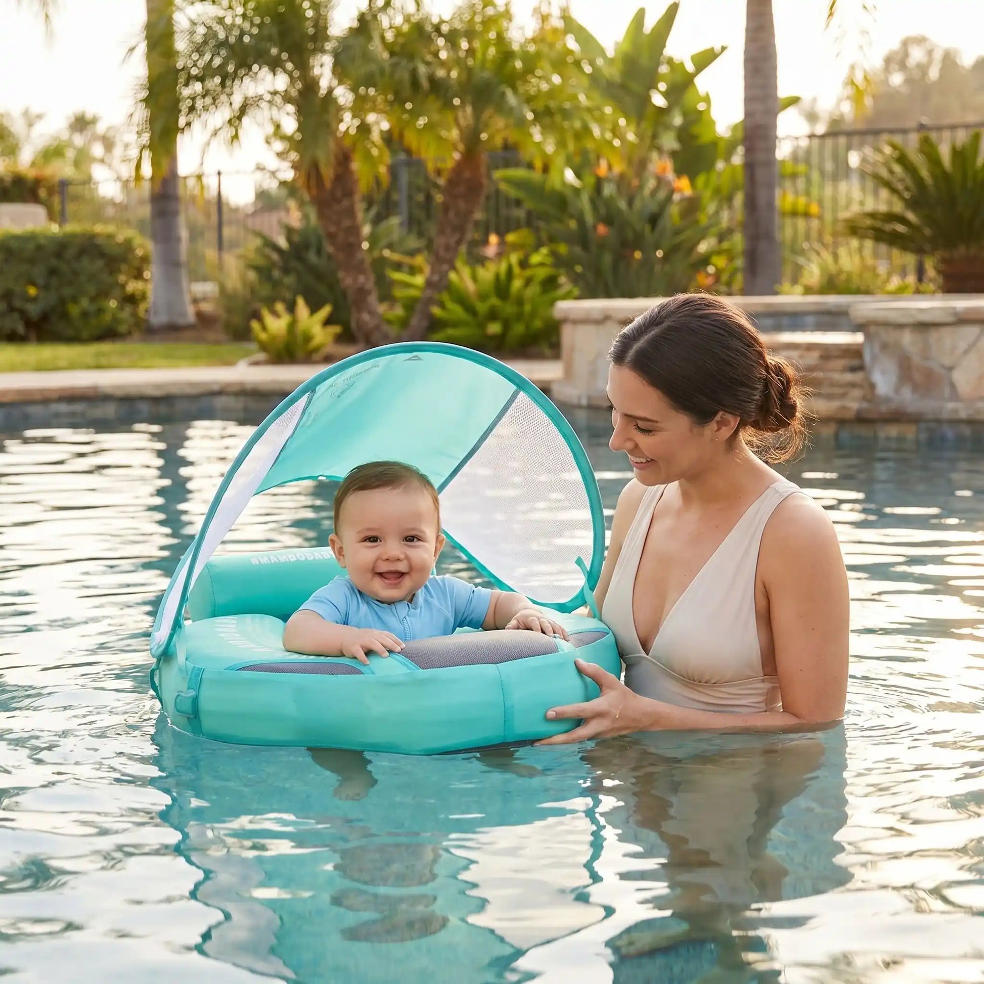 Bouée bébé pour nage libre avec interaction maman bébé en piscine securisée et confortable