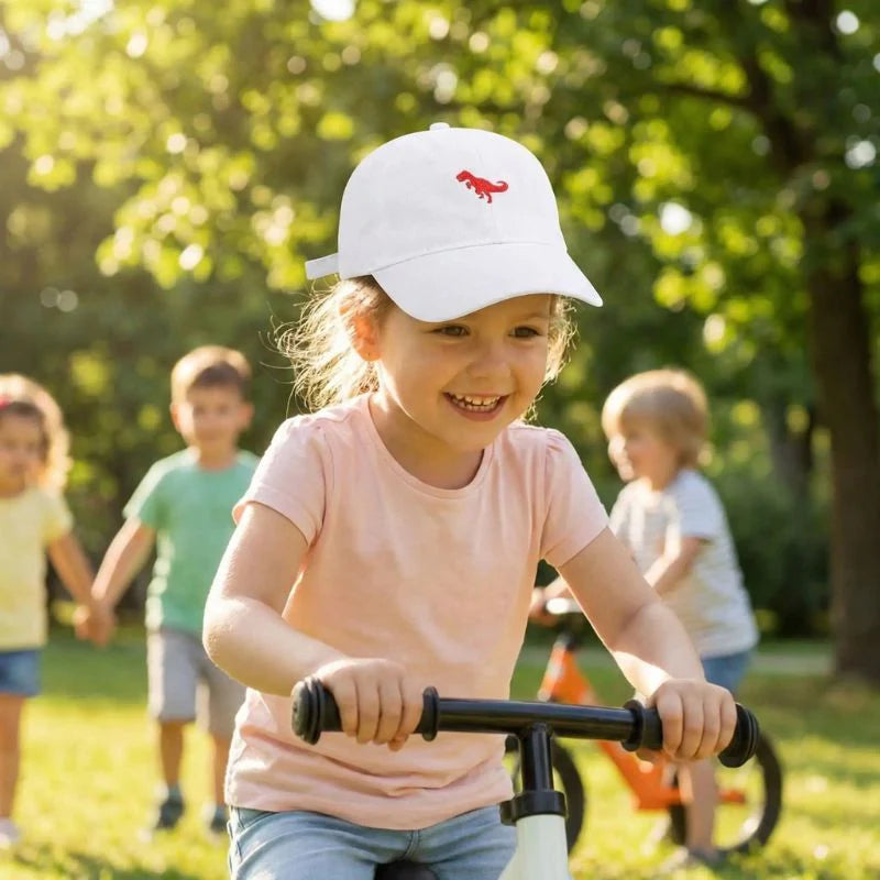 Casquette bébé blanche avec motif dinosaure, style mignon et protecteur