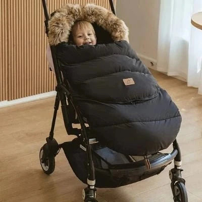 Chancelière poussette noire confortable et chaude pour bébé