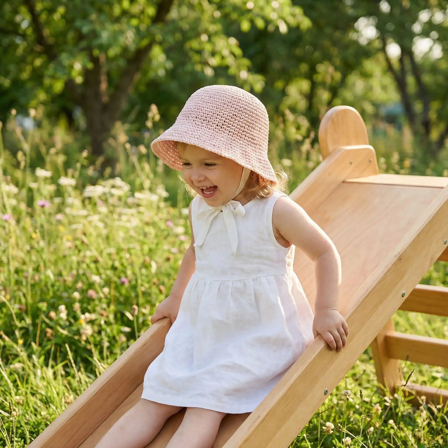 Chapeau bebe fille en paille rose, élégant et protecteur