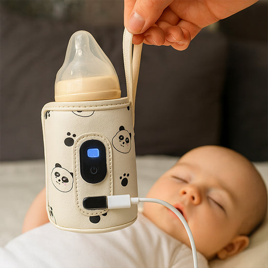 Chauffe biberon nomade beige transportable et rechargeable par USB pour les repas de bébé en déplacement
