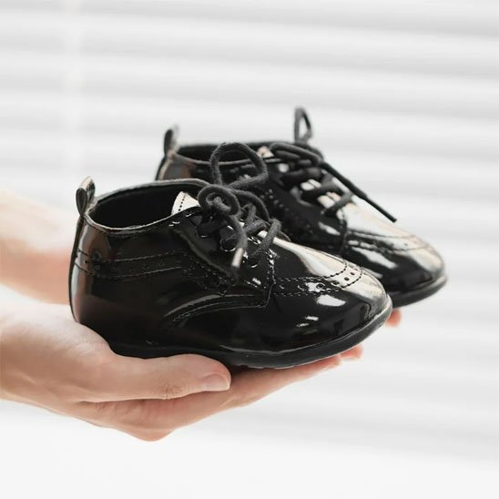 Chaussure bebe avec cordon ajustable et souple