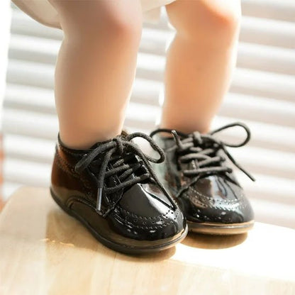 Chaussure bebe fille avec cordon ajustable confortable et souple pour premiers pas en toute sécurité