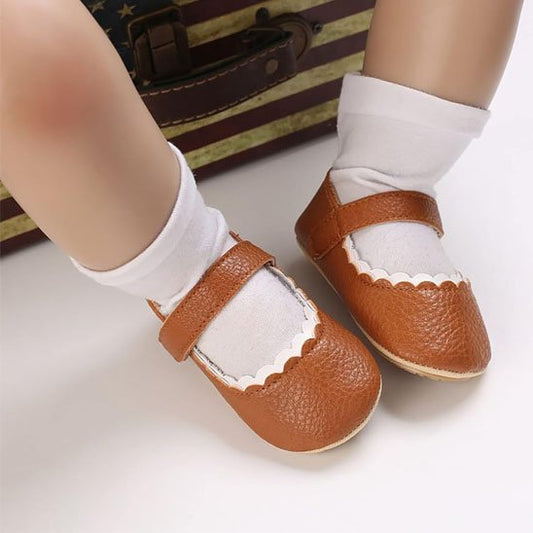 Chaussure bebe fille élégante chic marron avec scratch latéral pour premiers pas