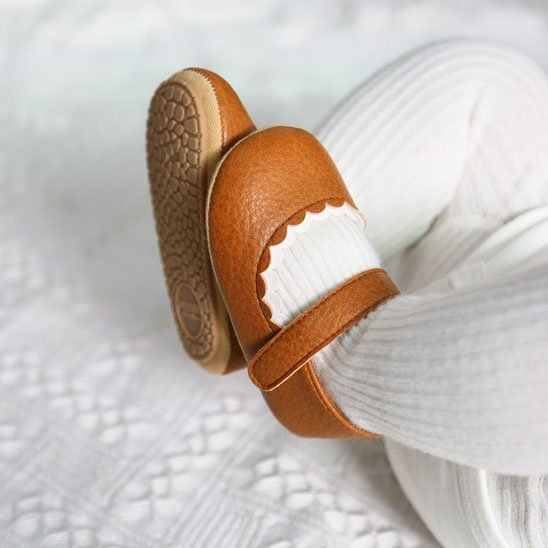 Chaussure bebe fille mignonne marron très classe pour premiers pas
