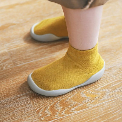 chaussure bebe jaunes avec semelle solide, sur et antidérapante