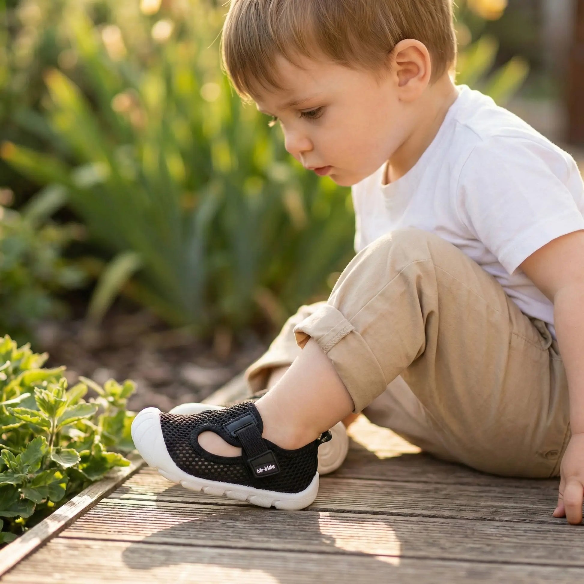 Chaussure bebe noire respirante élégante pour premiers pas