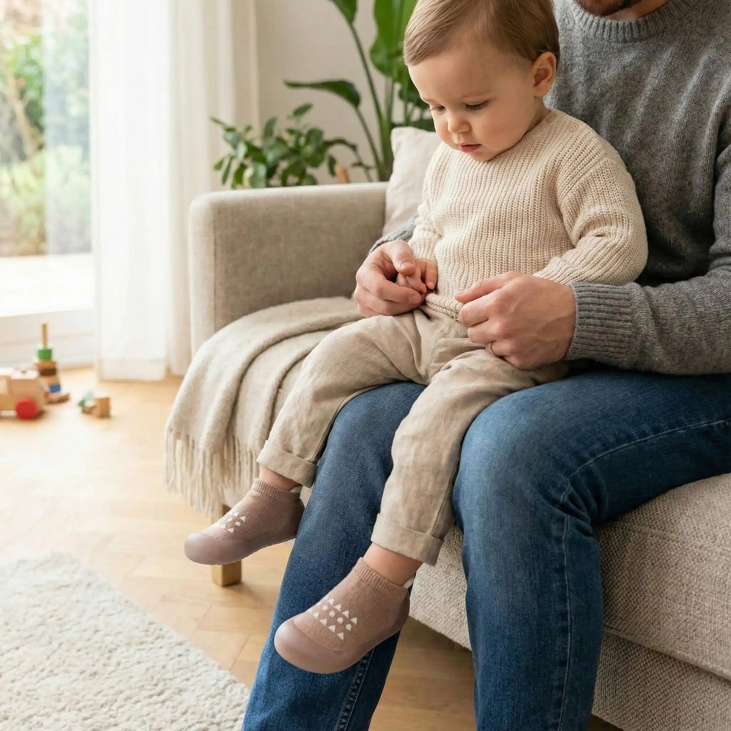 Chaussures souples et confortables pour bébé, faciles à mettre et beige