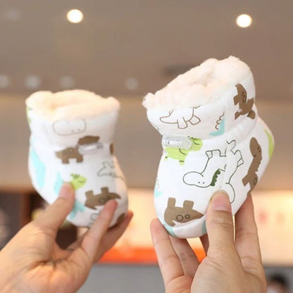Chaussures bébé motif dinosaure, parfaites pour petits aventuriers