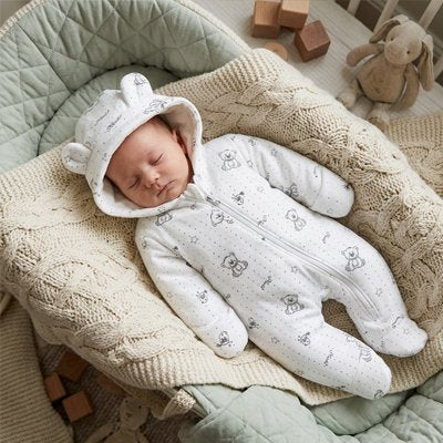 Combinaison pour bebe rose en tissu moelleux pour un maximum de confort