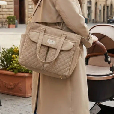 Sac à langer luxe au design chic et à la conception solide, fabriqué avec des matériaux résistants 