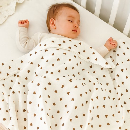 Couverture bébé avec motif cœur élégant douce
