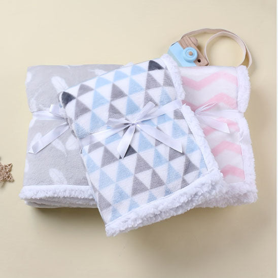 Couverture bébé élégante, cadeau idéal, disponible en rose, gris et bleu, douce et confortable pour bébé