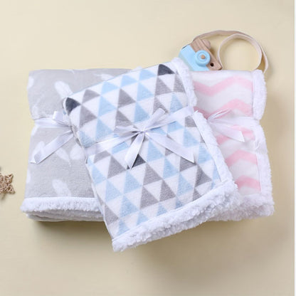 Couverture bébé élégante, cadeau idéal, disponible en rose, gris et bleu, douce et confortable pour bébé