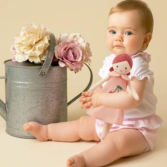 Doudou bébé fille en robe rose motif cerises, peluche douce et câline pour princesse