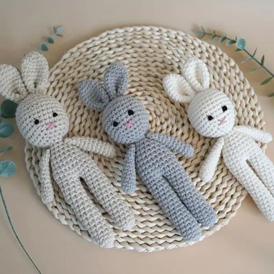 Doudou lapin en plusieurs couleurs douces pour bébé