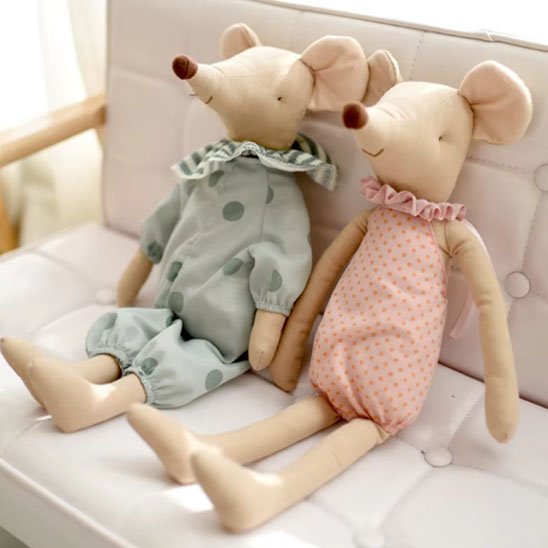 Doudou souris doux avec couleur rose et vert, idéal pour câlins de bébé