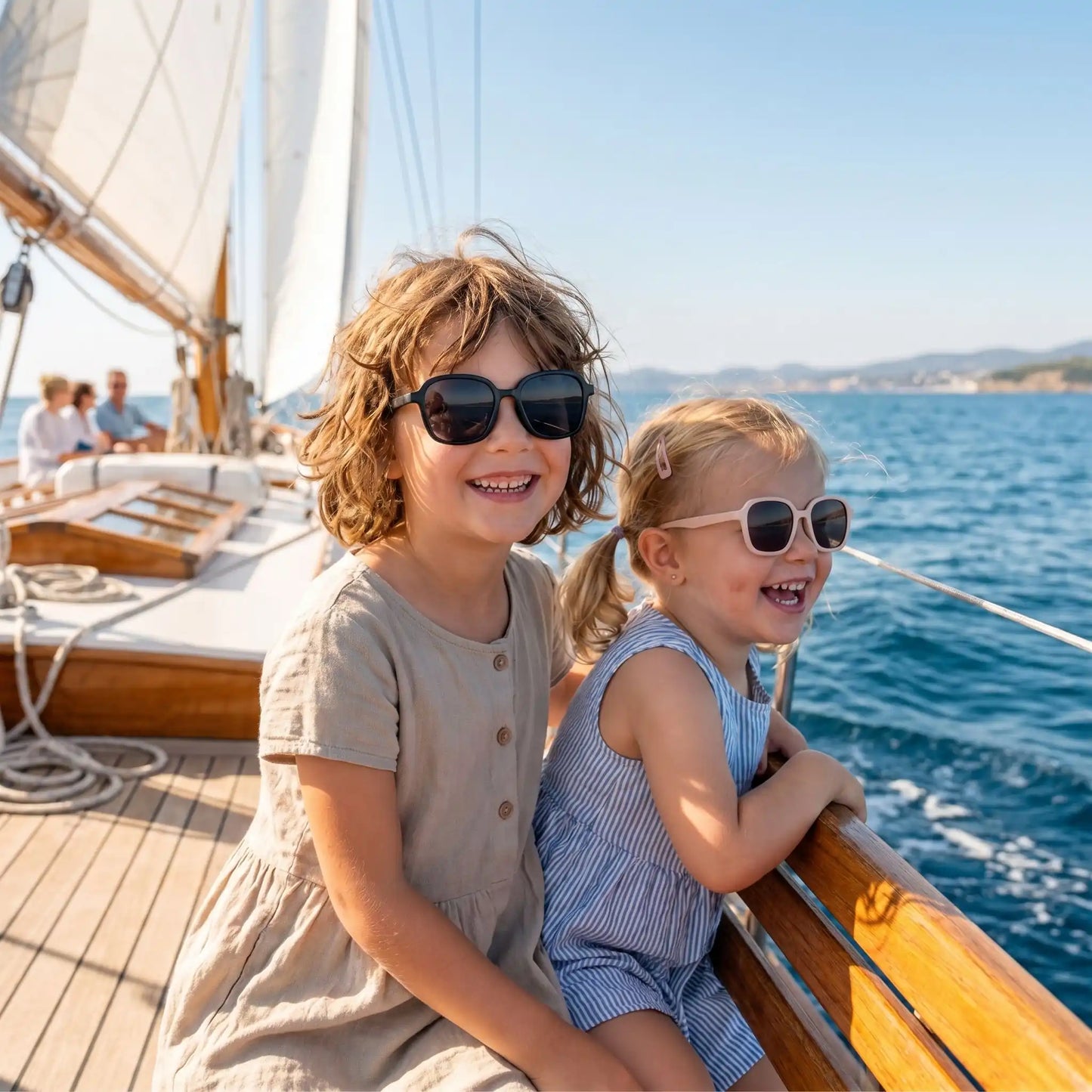 Lunette de soleil enfant avec protection UV400 pour protéger les yeux sensibles au soleil hors balade au bateau
