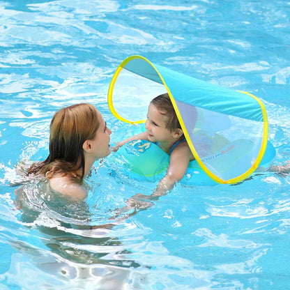 Maman et bébé en piscine avec bouee bebe securisée pour natation tranquille et moments de baignade en toute confiance