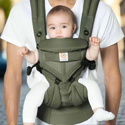 Porte bebe bien attaché, créant un portage ergonomique, confortable et sécurisé pour bébé et parent