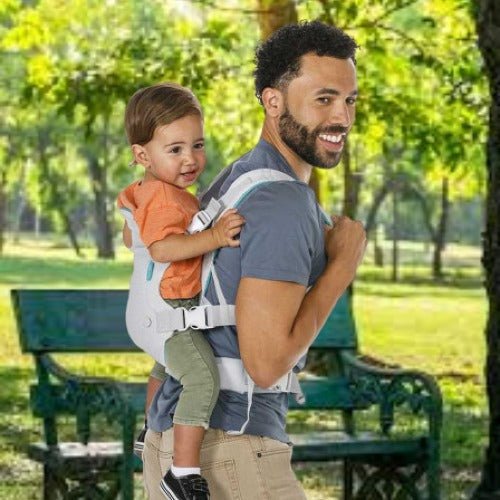 Porte bebe gris clair évolutif en portage dorsale, sécurité pour bébé et parent