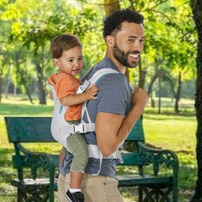 Porte bebe gris clair évolutif en portage dorsale, sécurité pour bébé et parent