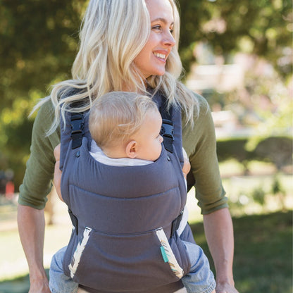 Porte bebe offrant liberté totale de mouvement pour maman et bébé, confortable et protection