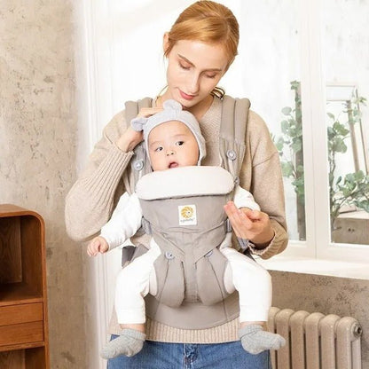 Bébé en portage face au monde profitant d'un moment inoubliable dans un porte bebe