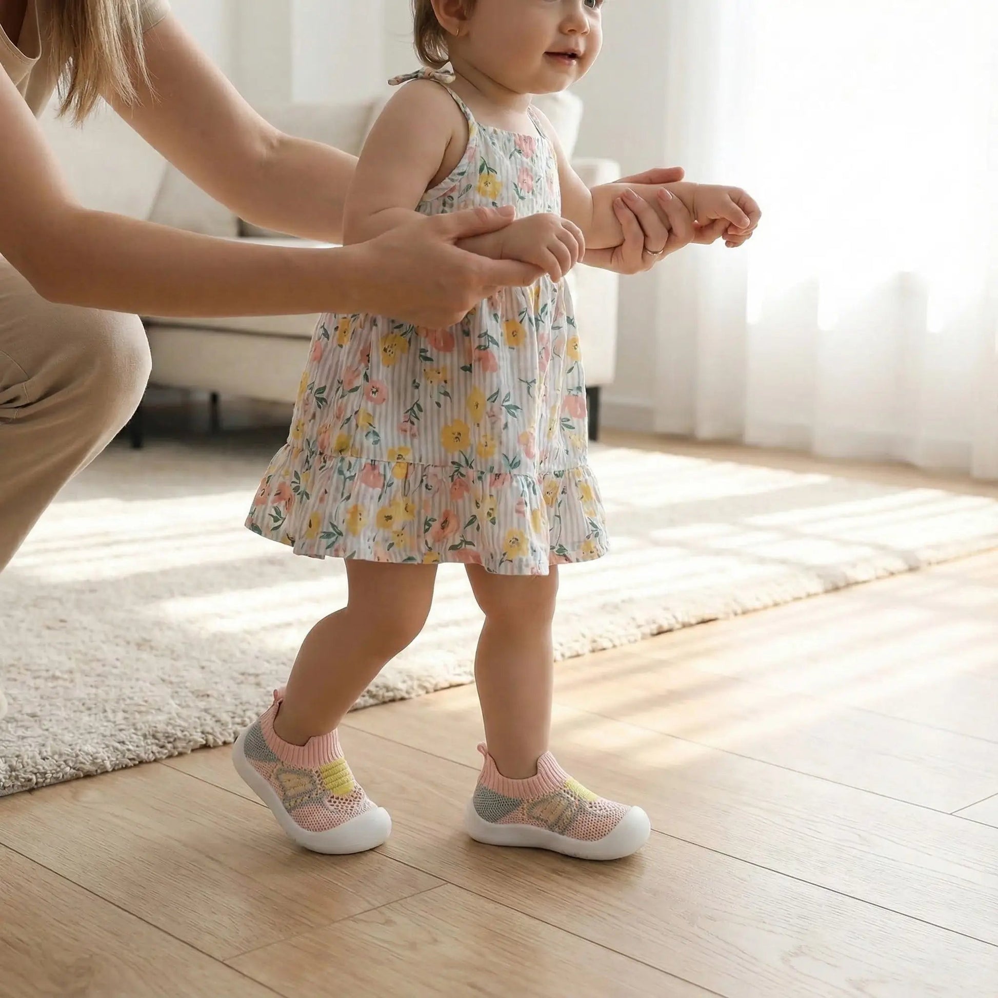 une princesse fille portant chaussure bébé fille craquantes pour ses premiers pas