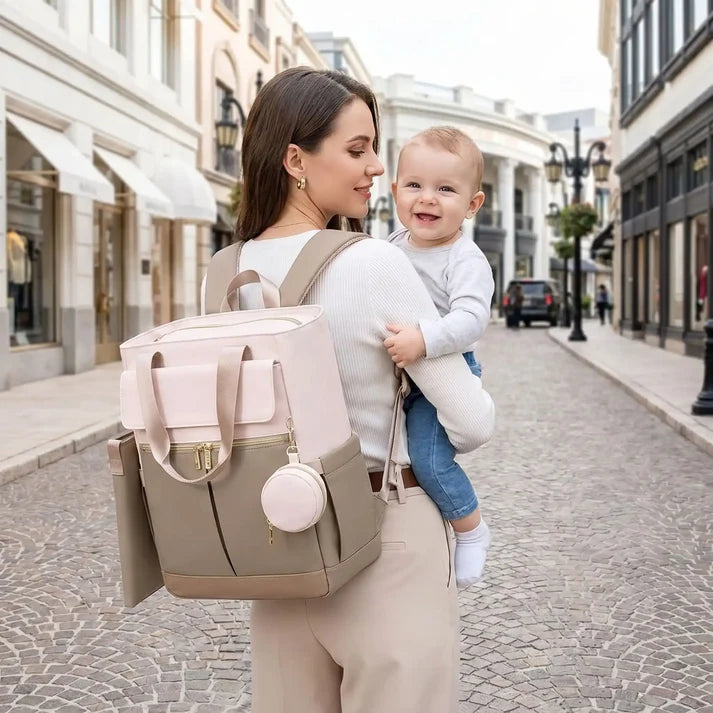 sac a langer bebe luxe maman avec bébé en ville  sortie urbaine pratique