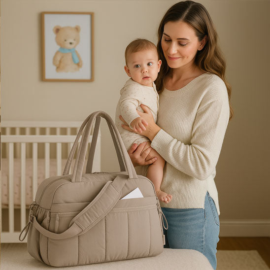Sac maternité beige chic et fonctionnel avec conception ergonomique 
