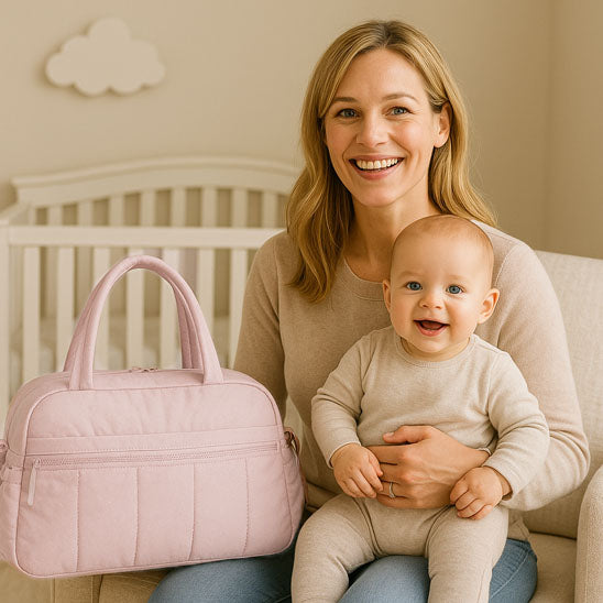 Sac maternité rose chic et ergonomique idéal pour usage au quotidien.