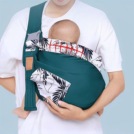 Sécurité totale pour bébé avec une écharpe de portage, bébé confortablement installé contre le parent