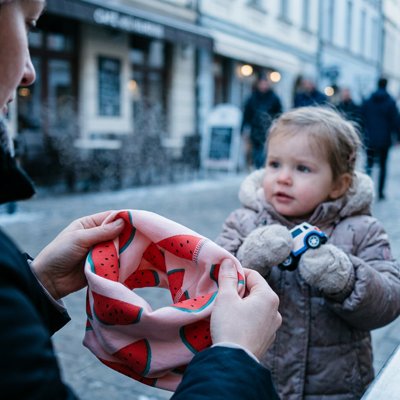 Snood enfant léger et pratique idéal pour peau sensible