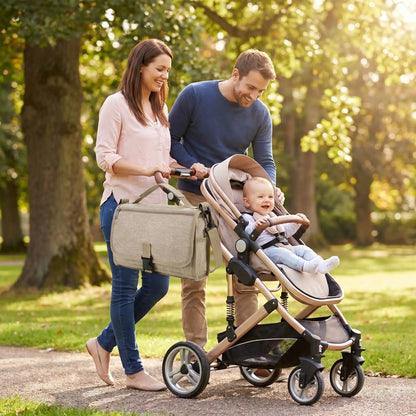 Tapis à langer nomade au design élégant et flexible avec format pochette compact pour les sorties bébé
