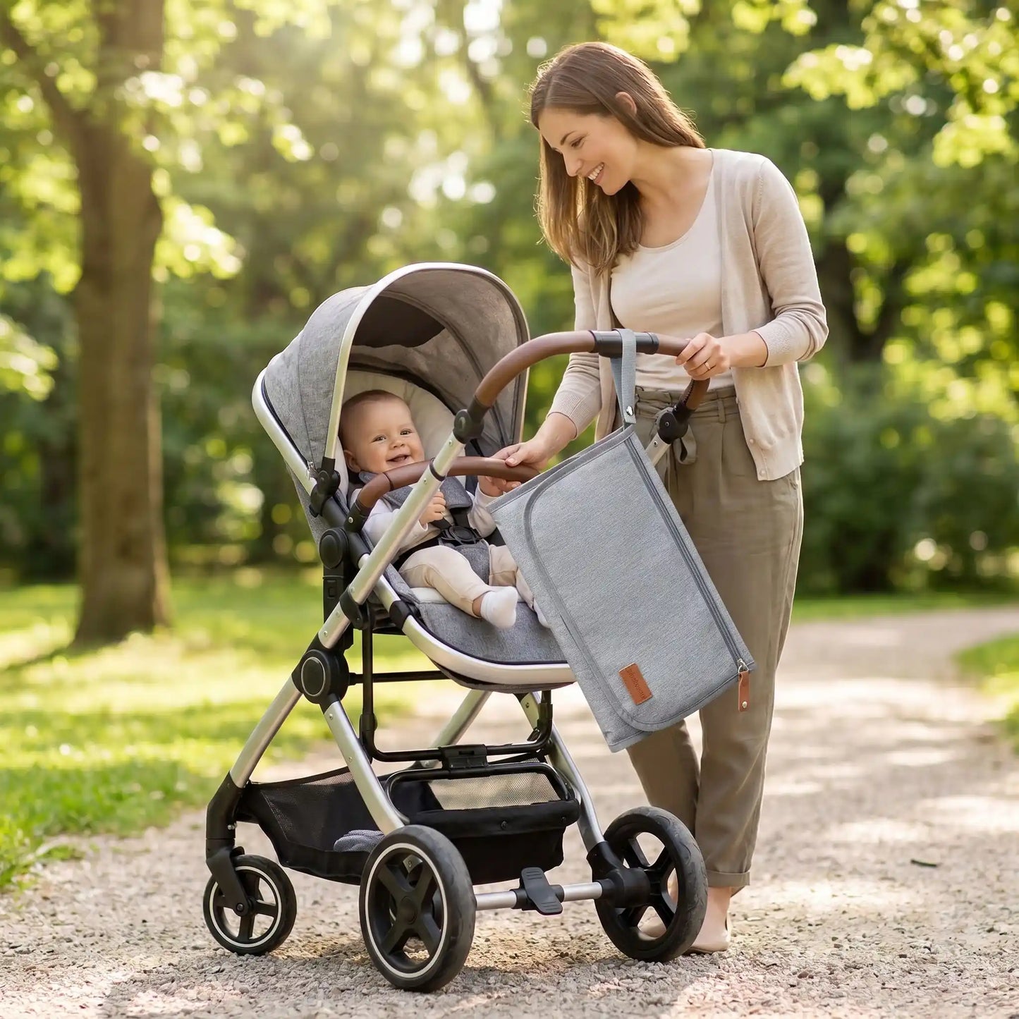 Tapis à langer nomade portable pour bébé avec rangement intégré
